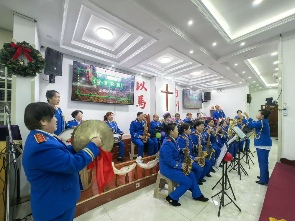 2025.12.24柏杨树堂平安夜圣乐崇拜 (9).jpg