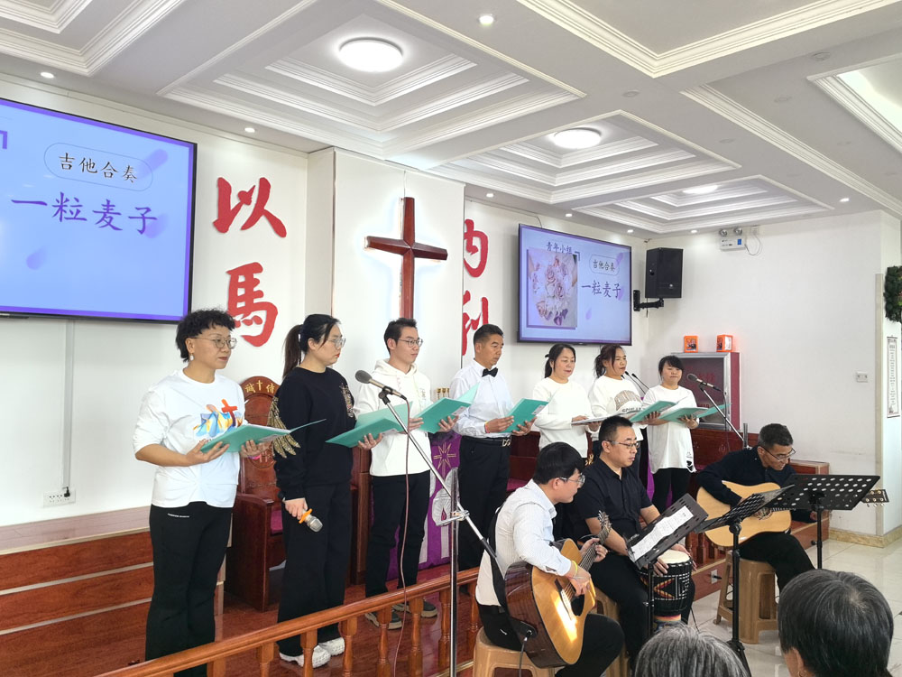 10青年小组：吉他合奏《一粒麦子》.jpg